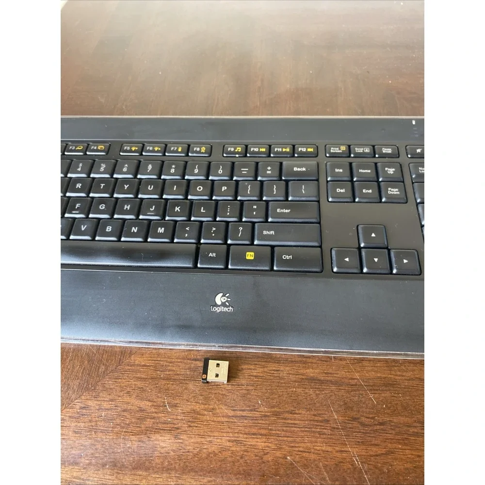 LOGITECH K800 Wireless Illuminated Keyboard (Y-R0065) with Dongle Read Desceipti